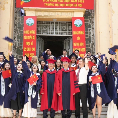 LỄ TỐT NGHIỆP VÀ TRAO BẰNG  TIẾN SĨ, THẠC SĨ, DƯỢC SĨ CKII, CHUYÊN KHOA I, DƯỢC SĨ ĐẠI HỌC CHÍNH QUY K75, CỬ NHÂN HÓA DƯỢC K2 - NĂM 2025